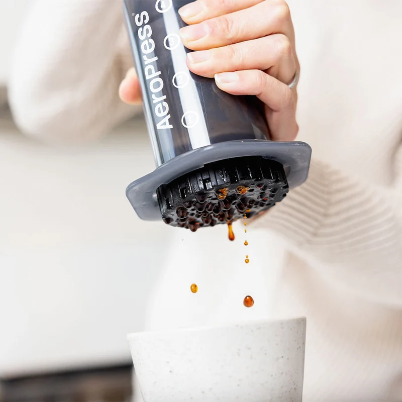 AeroPress Coffee Maker - Das Original inkl. 100 Papierfilter