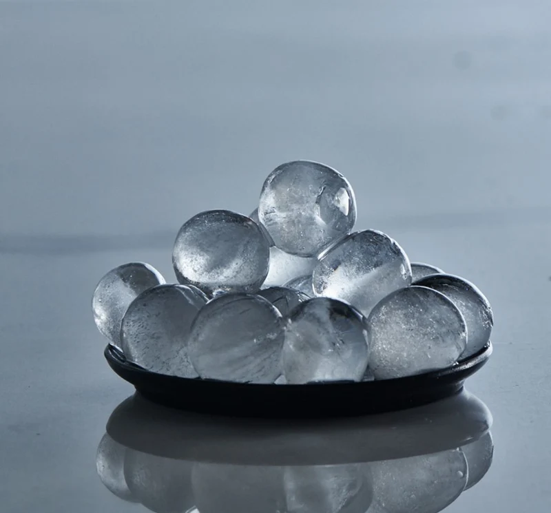 ICE FORMER Kugel Ø2cm schwarz Eiswürfelform mit Deckel
