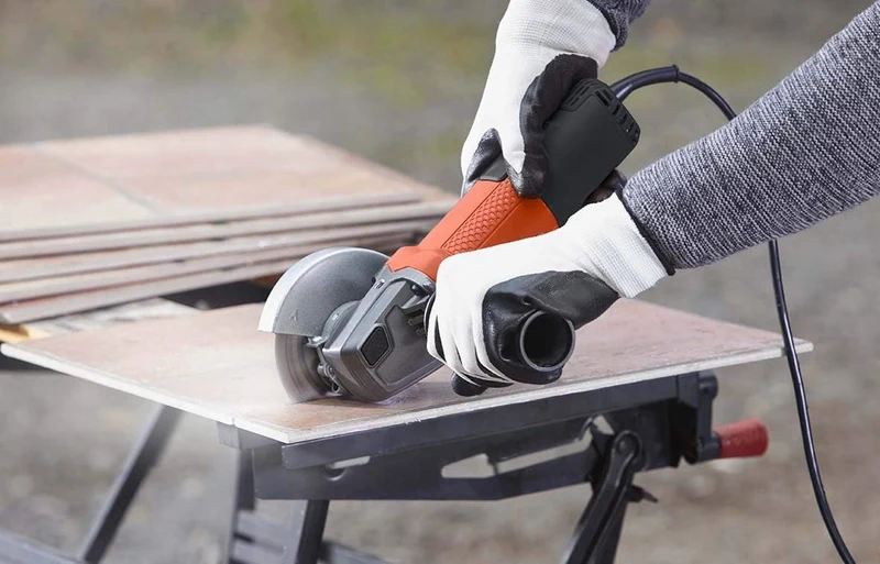 Black+Decker Winkelschleifer BEG110 (750 Watt, 115 mm, Scheiben-ø, mit 3-Positionen-Zusatzhandgriff,