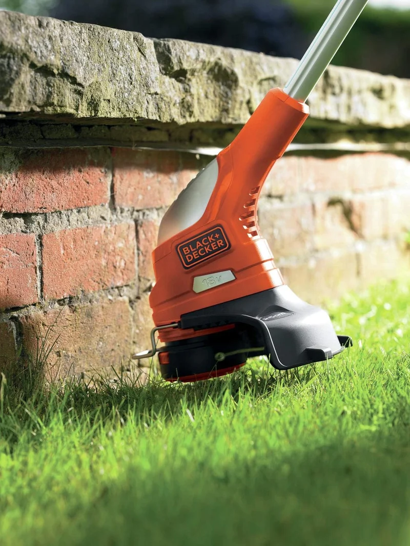 Black+Decker Akku-Rasentrimmer (18V 2,0Ah Li-Ion, Schnittbreite 23 cm, Zweithandgriff, Kantenschneid