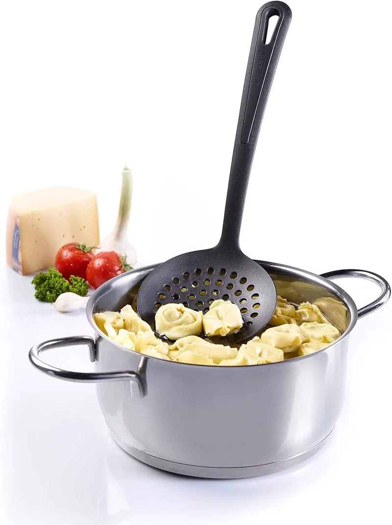 Westmark Spätzle-Set, 2tlg., 1 Spätzle-/Kartoffelpresse mit traditioneller Lochung, Spätzlechef + 1
