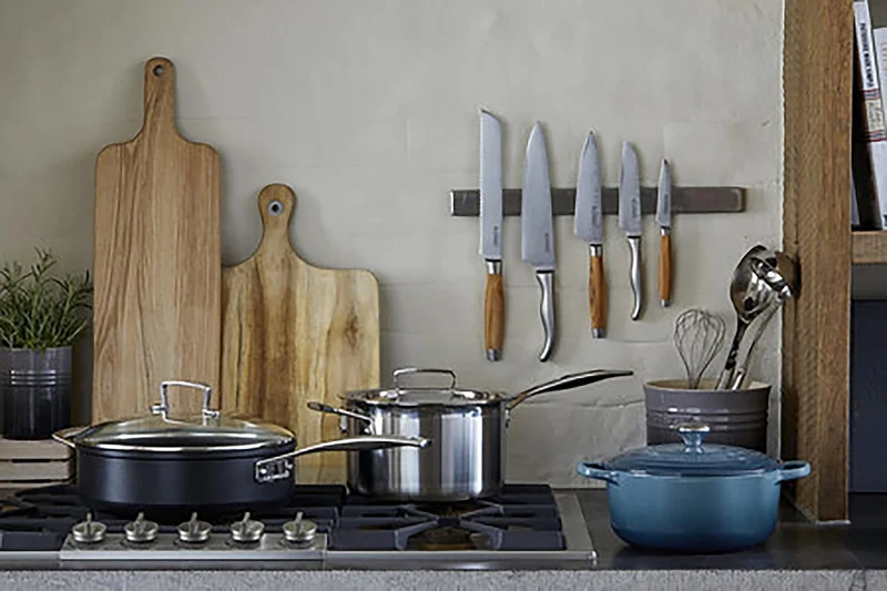 Le Creuset Santoku Messer, 18 cm Damaststahlklinge mit VG10 Kern und glattem Schliff, Olivenholzgrif