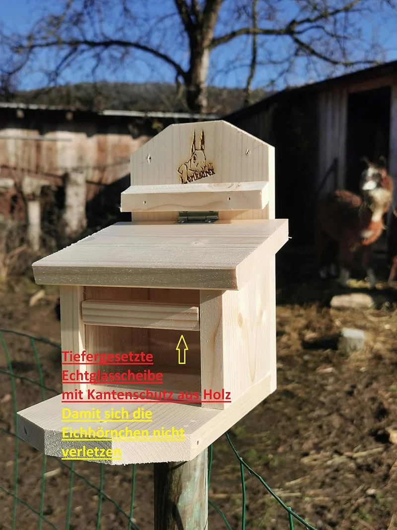 Komplett zusammengebautes, massives, stabiles Eichhörnchen Futterhaus Futterstation Made in Germany