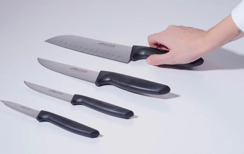 Arcos Serie Niza - Santoku Messer Messer Asiatischer Art- Klinge Nitrum Edelstahl 180 mm - HandGriff