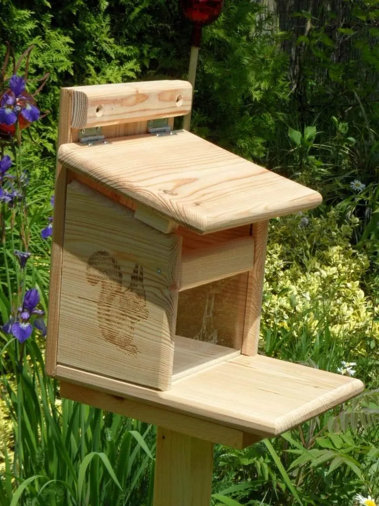 Qualität aus Niederbayern ARBRIKADREX XXXL Eichhörnchenfutterhaus WITTERUNGSBESTÄNDIG LÄRCHENHOLZ WE