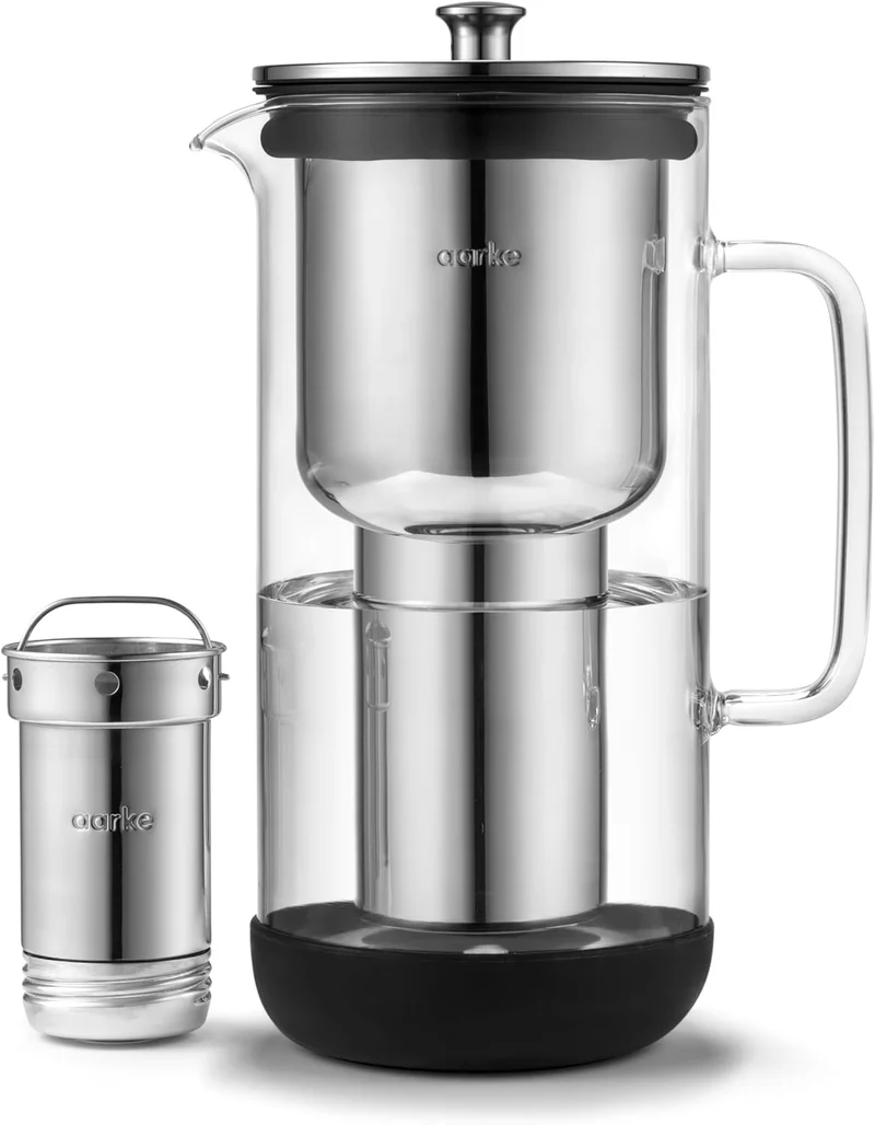 Aarke Purifier, Wasserfilterkanne aus Glas und Edelstahl (2,4 L / 10 Tassen) + 3er-Pack Pure Filter-