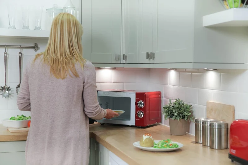 Russell Hobbs RHMM701R Manuelle Solo-Mikrowelle mit 5 Leistungsstufen, Klingelton und Timer, Auftauf