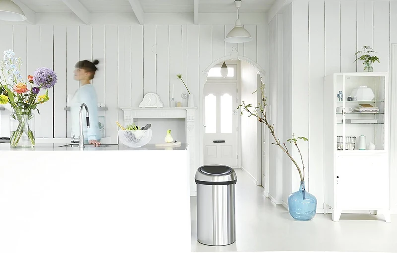 Brabantia Brabantia 60 Liter grosser Küchen-Touch-Mülleimer aus mattiertem Stahl, abnehmbarer Deckel