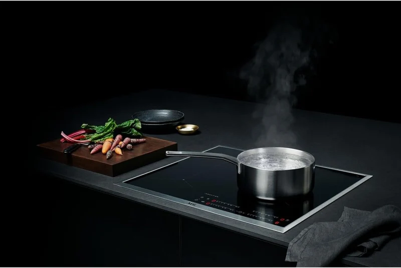 AEG IKB64431XB Autarkes Kochfeld/Induktion/Hob²Hood/Slider-Bedienung / 60 cm/Edelstahlrahmen / 4 Koc