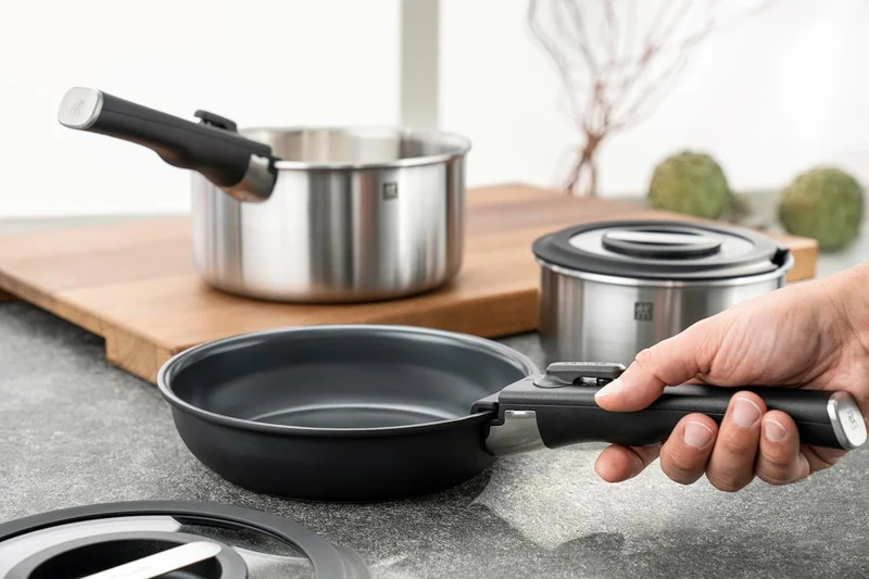 ZWILLING Unlock Bratpfannen-Set 4-tlg. (20, 24, 28 cm + Griff) mit Keramikbeschichtung, Abnehmbarer