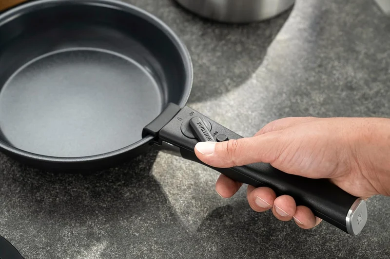 ZWILLING Unlock Bratpfannen-Set 4-tlg. (20, 24, 28 cm + Griff) mit Keramikbeschichtung, Abnehmbarer