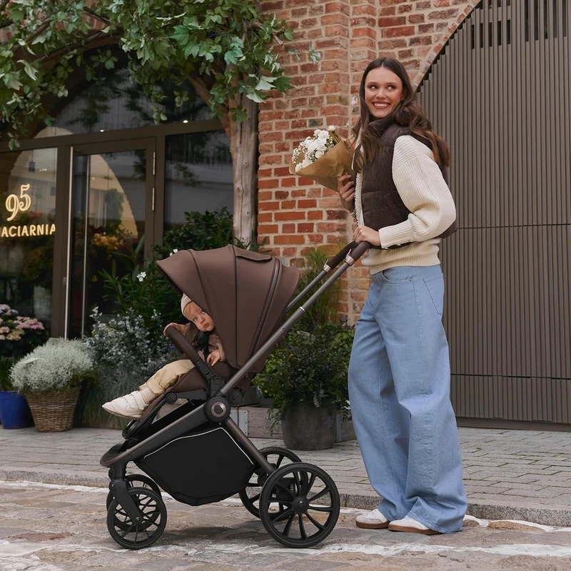 Lionelo MIKA PLUS Kinderwagen 6-48 Monate bis 22 kg, Verstellbare Rückenlehne und Fussstütze, Federu