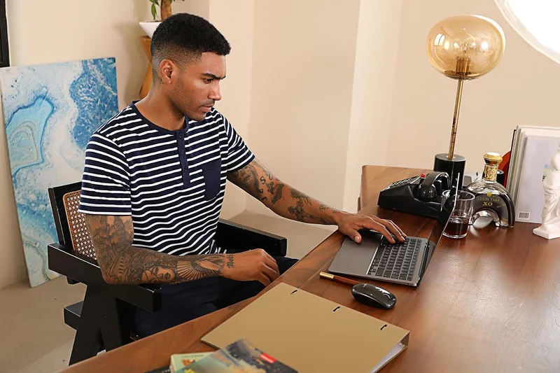 Schlafanzug Herren Kurz aus Baumwolle mit Kontraststreifen Design, Sommer Pyjama Set Oberteile und K