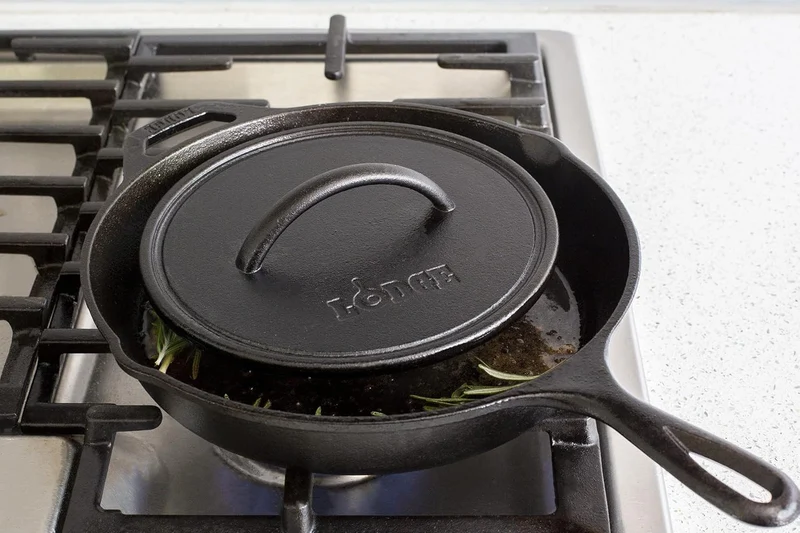 Lodge L8RFIP Grillpresse aus Gusseisen, 20,3 cm, schwarz Runde Flachpresse, Runde Flachpresse