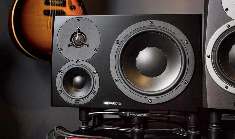 IsoAcoustics Aperta-Serie mit Lautsprecherstativen, schwingungsdämpfend, mit einstellbarer Neigung: