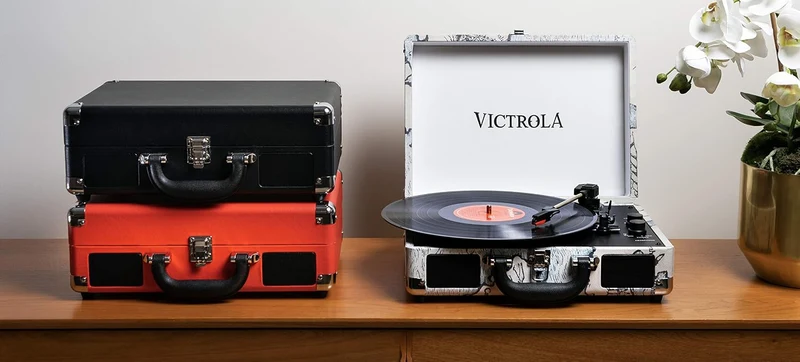Victrola Journey Bluetooth Kofferplattenspieler mit DREI Abspielgeschwindigkeiten | Schwarz | VSC-55
