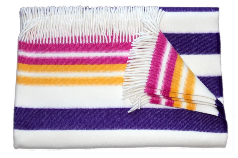 Die Woll-Friesen Flauschige Wolldecke/Wohndecke/Kuscheldecke/Plaid „Blavand“, lila gelb rosa gestrei