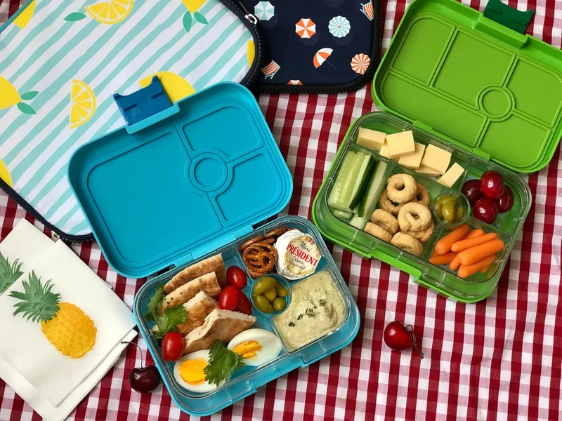 Yumbox Original M Lunchbox (Surf Blue, Race Cars) - Brotdose 6 Fächer, mittelgross | Bento Box für K