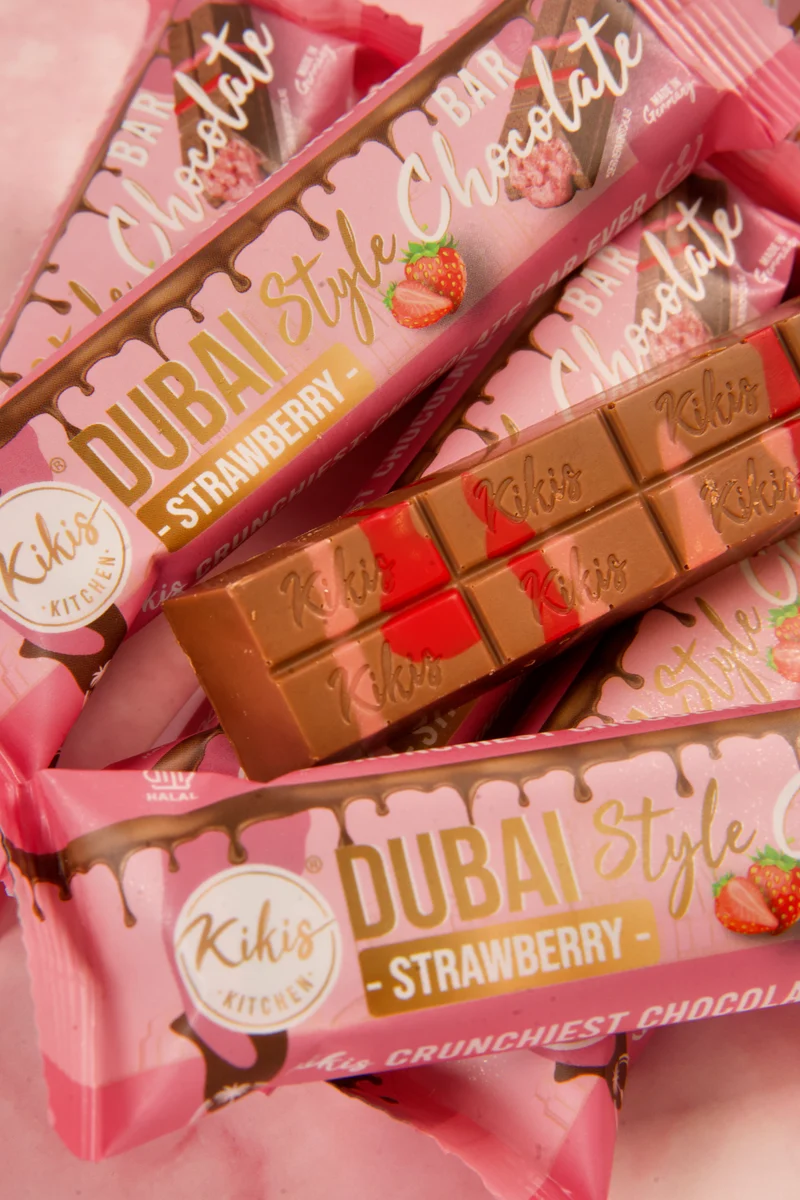 Kikis Dubai Style Bar Chocolate - Strawberry 🍫