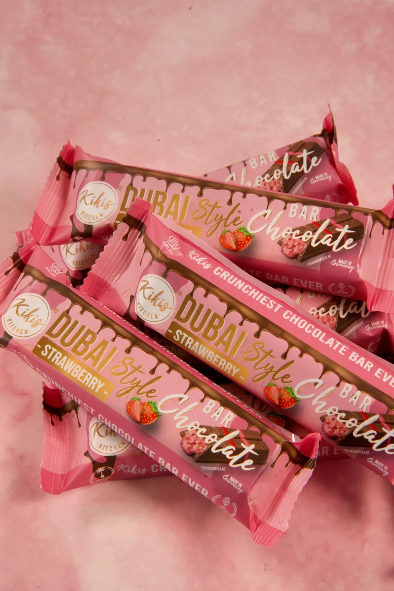 Kikis Dubai Style Bar Chocolate - Strawberry 🍫