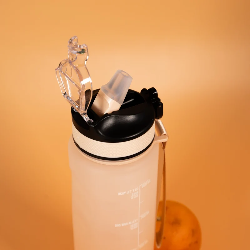 Kikis Tritan-Trinkflasche beige / Lieblingsflasche 900 ml