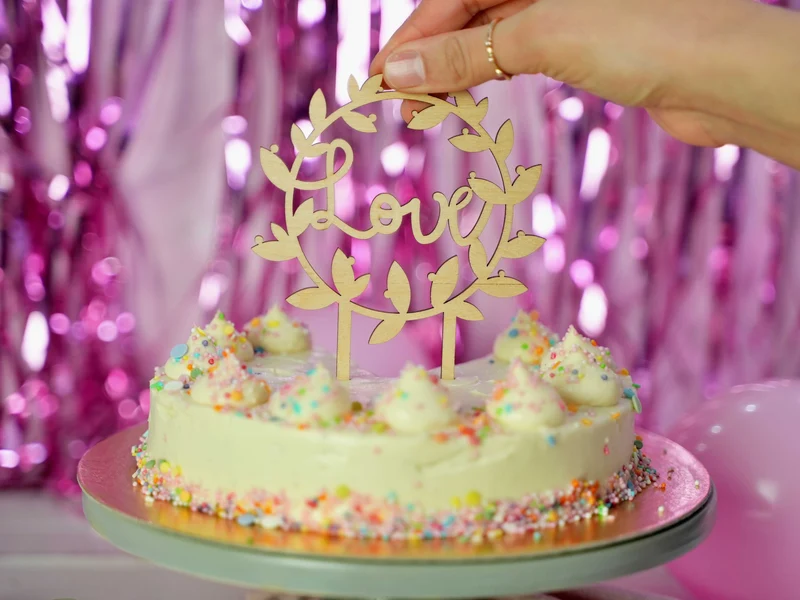 Kikis Cake Topper - Love