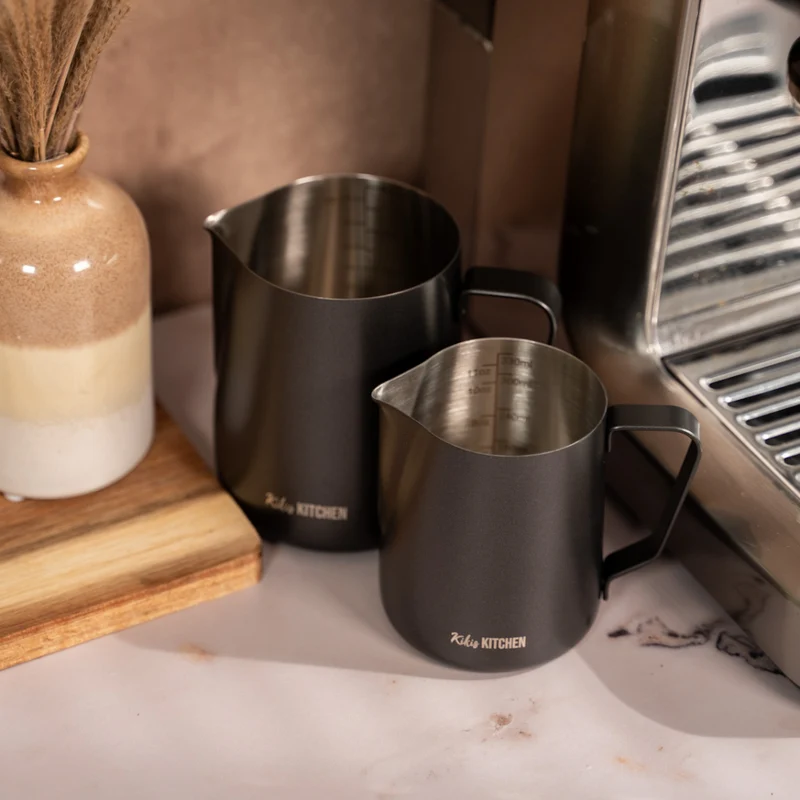 Kikis Barista Milchkännchen 350ml - BLACK