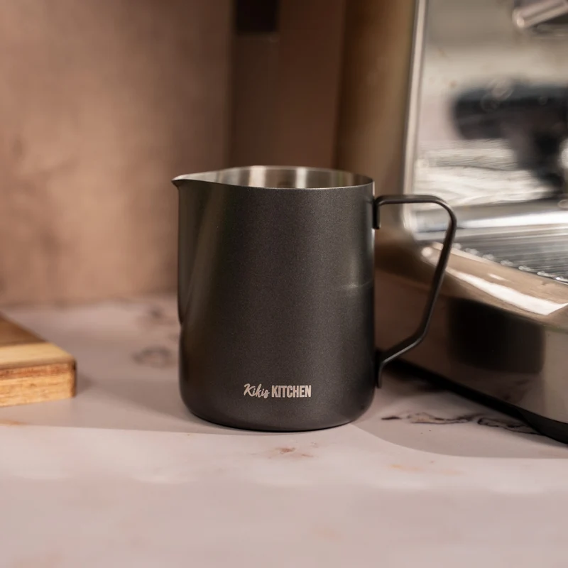Kikis Barista Milchkännchen 350ml - BLACK