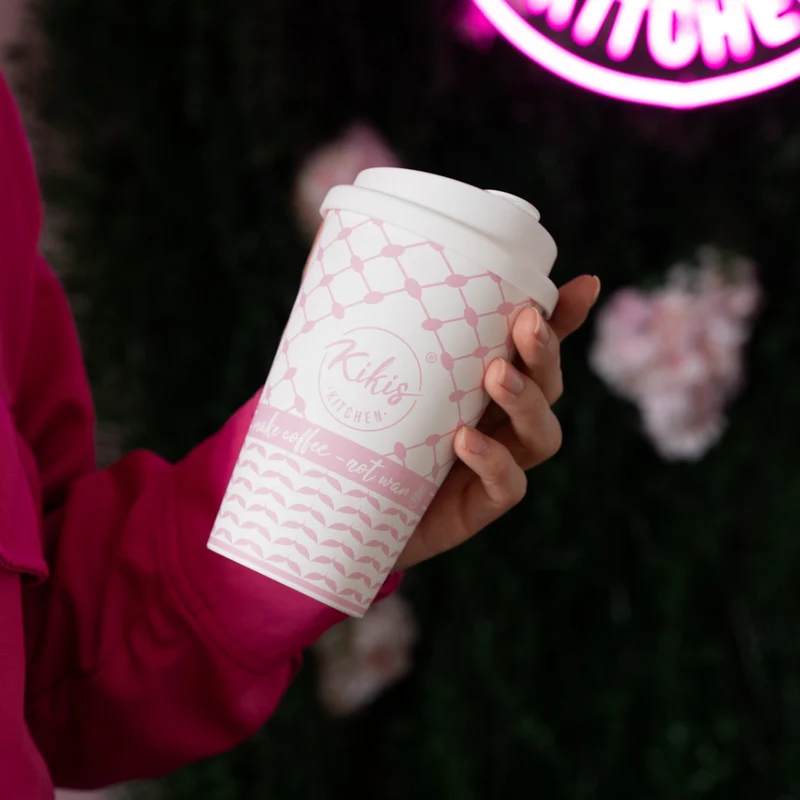 Kikis Coffee To Go Mehrweg Becher - Kufiye rosa/weiß