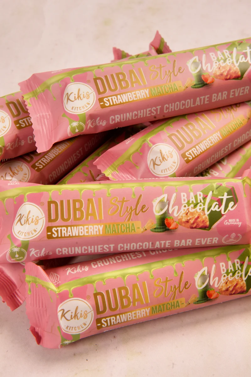 Kikis Dubai Style Bar Chocolate - Strawberry Matcha 🍫
