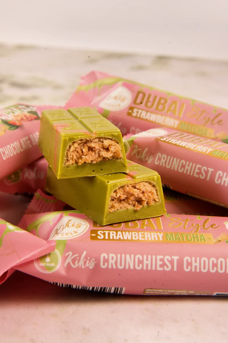 Kikis Dubai Style Bar Chocolate - Strawberry Matcha 🍫