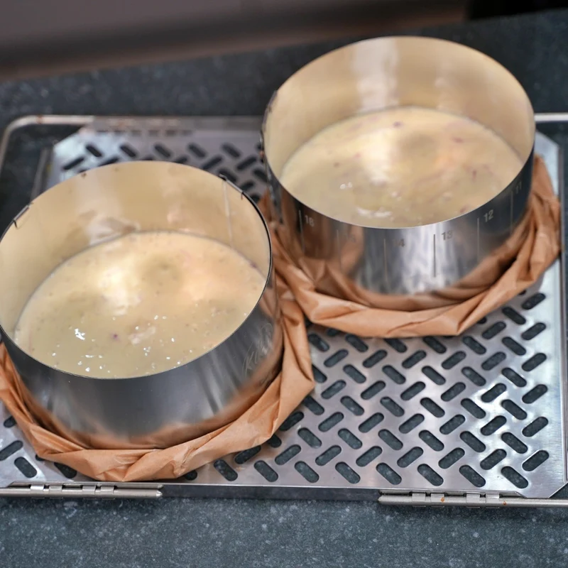 Kikis Edelstahl-Backblech gelocht - verstellbar