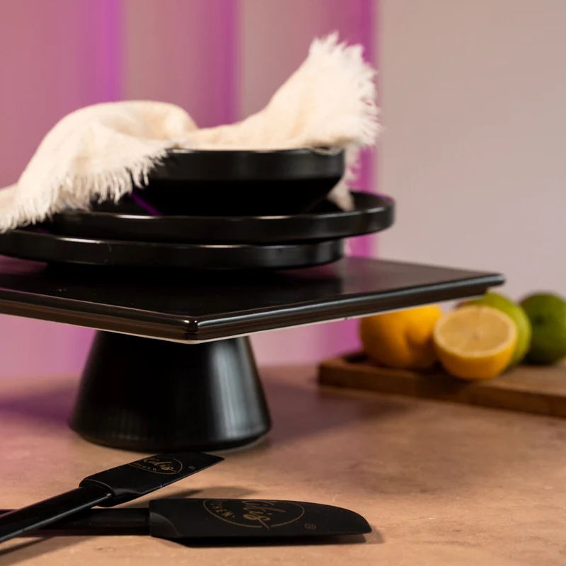 NEU: Kikis Tortenplatte - Schwarz Quadratisch